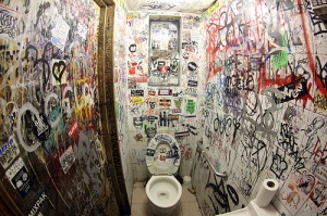 graffiti bathroom